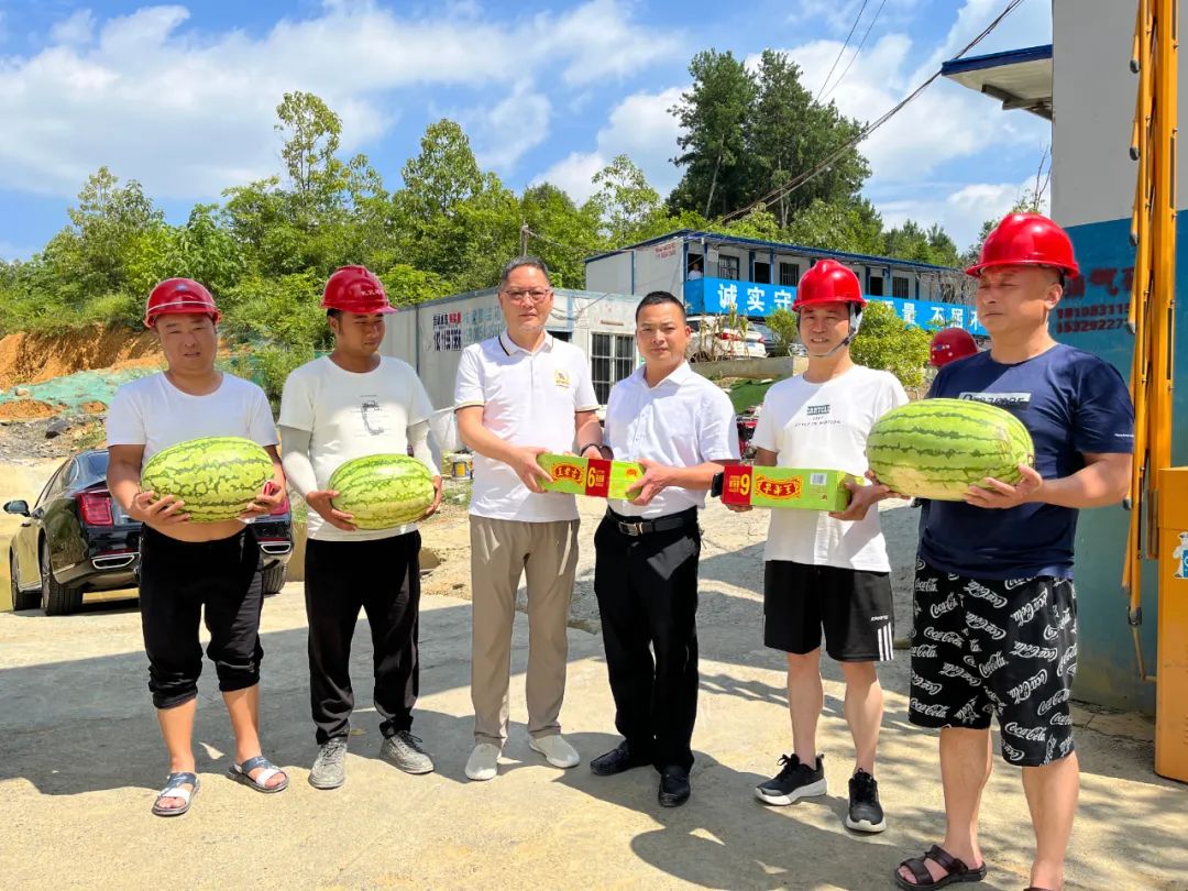 新蒲发展集团工会“夏送清凉”活动